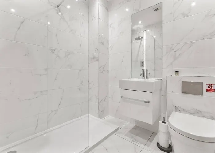 דירה 3 Bed Flat 8 Min Walk To Centre - Pass The Keys *