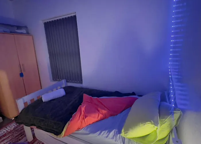 Break - 1 Big Bedroom Sleeps 3 * مانشستر