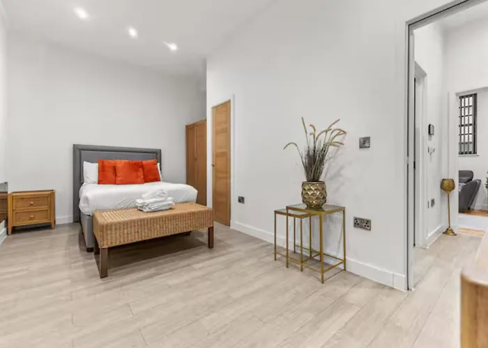 Beautiful Ground Floor Apartment, Salford - Pass The Keys Lejlighed Manchester