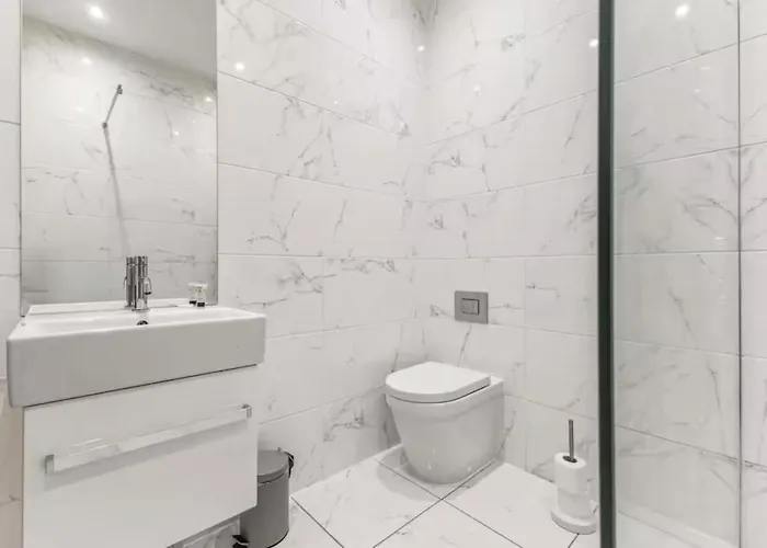 Beautiful Ground Floor Apartment, Salford - Pass The Keys