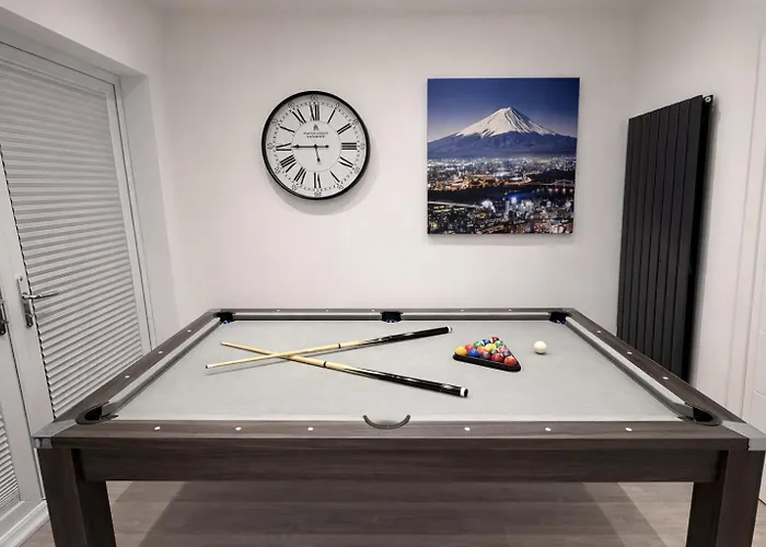 Boutique Home Mcr With Games Table, Sleeps 9