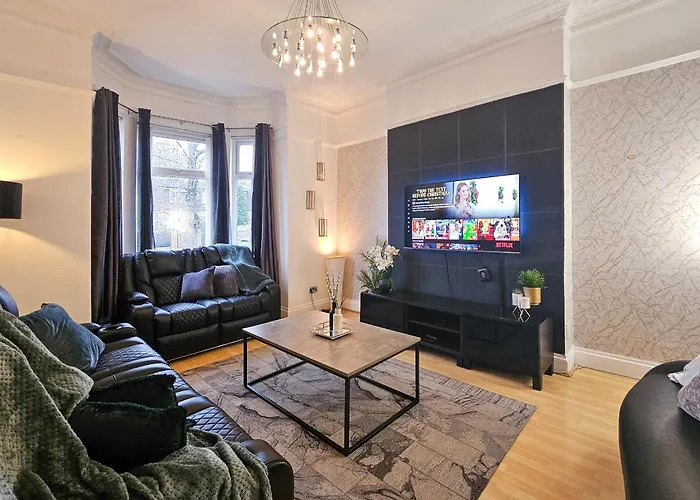 Massive And Stylish 5 Bed House - Sleeps 13 - Free Parking