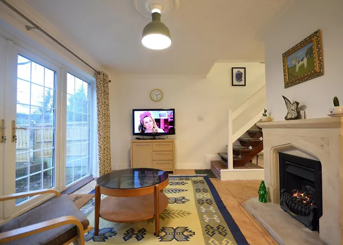 بيت للعطل Cosy 2bdr House With Driveway Near