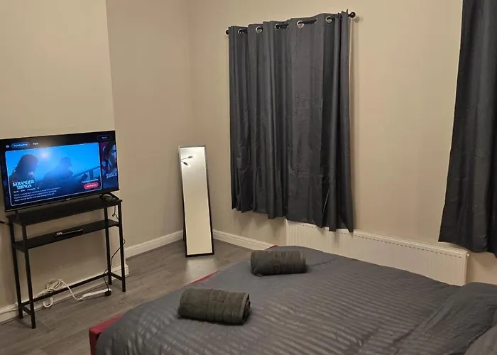 Spacious 3Br House Free Parking 10 Mins To City Dom wakacyjny Manchester