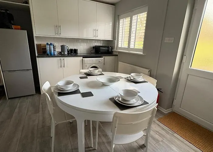 Prázdninový dům Contractor-friendly In Manchester, Parking, Wifi