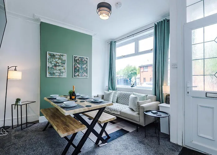 別荘 Spacious 3 Bed In By 53 Degrees Property, Perfect For Group Stays, Sleeps 8 With Free Parking!