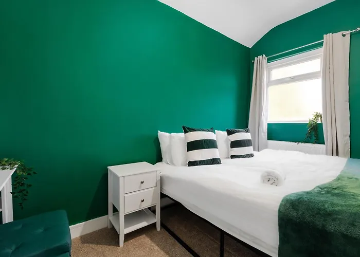 Exotic 4bd, Etihad, Coop Arena - Tv In And Outdoor Dining Сasa de vacaciones *