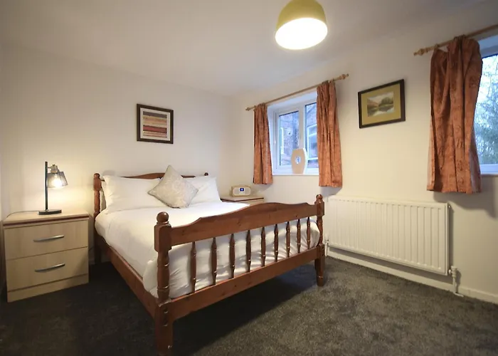 Cosy 2bdr House With Driveway Near