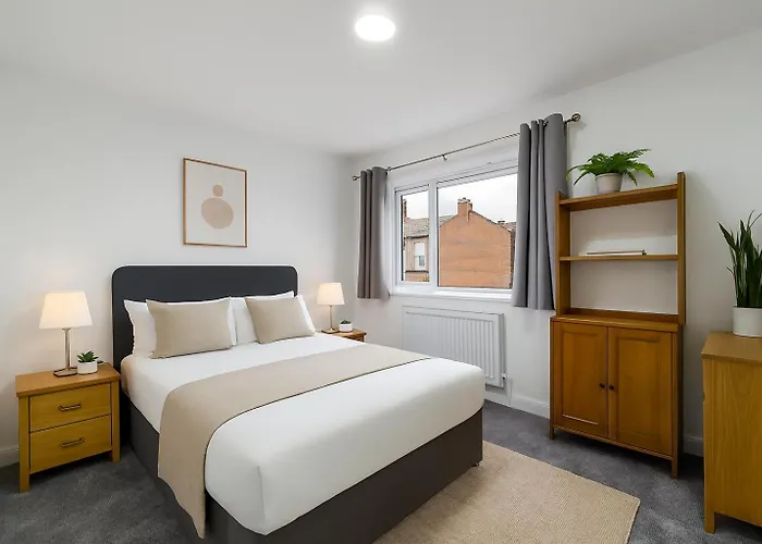 Dom wakacyjny Newly Built 4-bed Semi-detached 2 Baths, Near Manchester