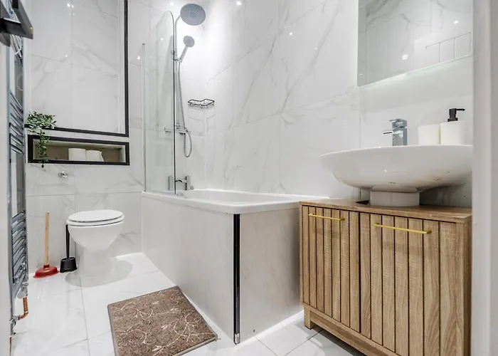 Exotic 4bd, Etihad, Coop Arena - Tv In And Outdoor Dining Mánchester