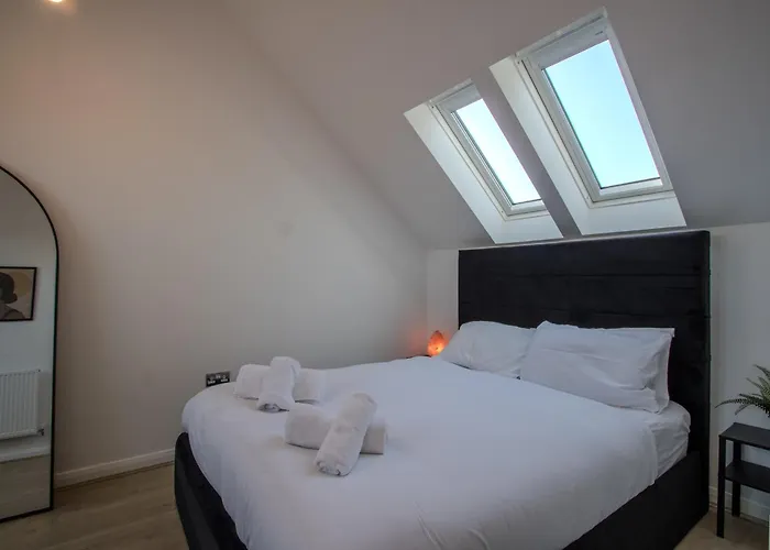 Holiday home Modern 2-bed House In Swinton - Private Parking *