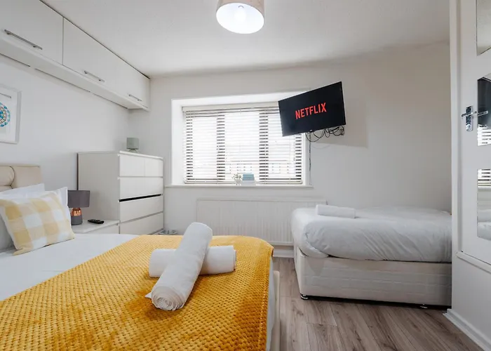 Дом отдыха Modern Centre 3bd - Fire Pit - Free Parking *