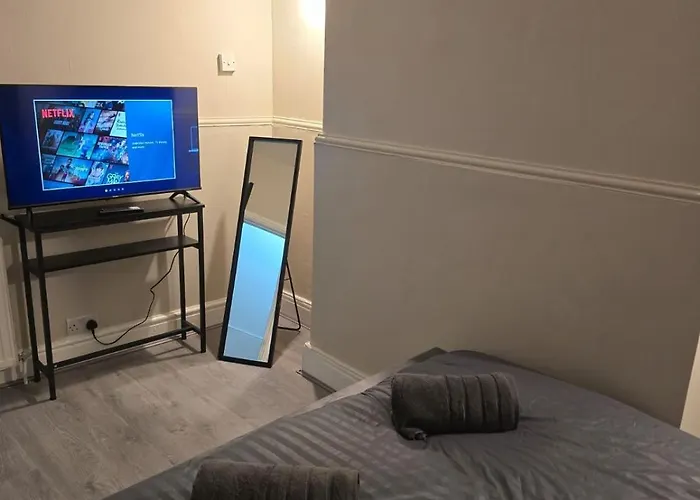 Spacious 3Br Home With Free Parking Ideal For Business & Contractor Stays Sleeps Up To 6 Mánchester