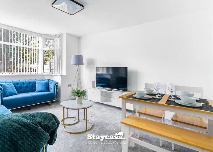 Spacious 4-bed Near Didsbury *