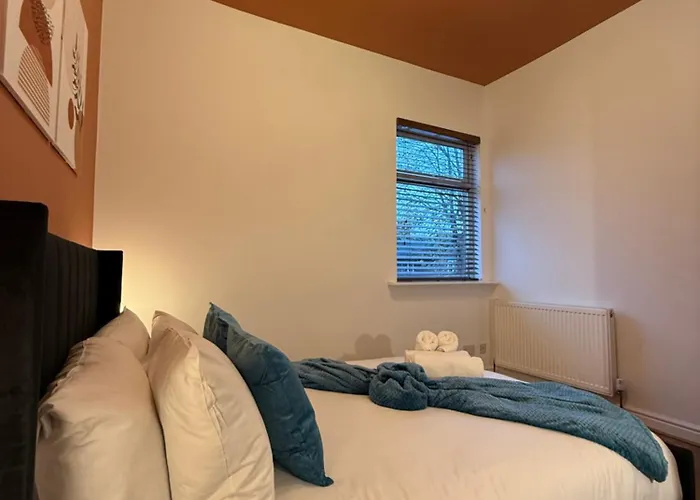 3br House Near Old Trafford With Games Sleeps 8 Mánchester