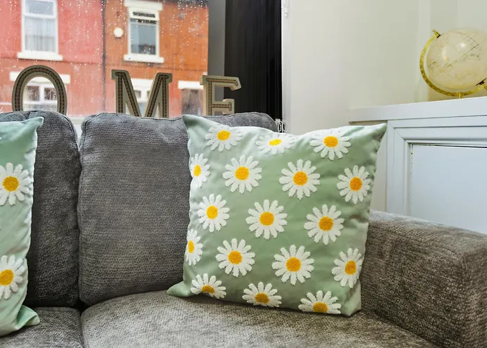 Manchester 2 Bedroom 5 Beds House 10 Minutes Away From City Centre And Hospitals On Street Parking ,Great For Long Term Stays Contractors And Hospital Workers Ferienhaus *