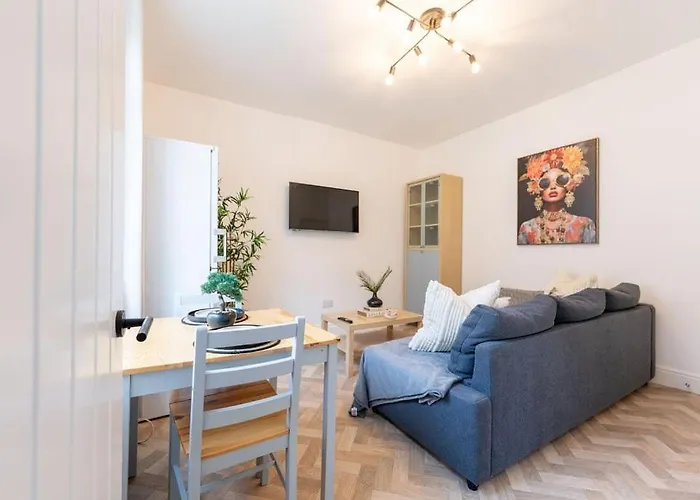 Entire House With Two Self-contained Flats * Mánchester