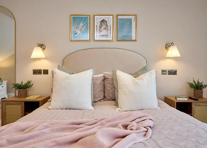 Stylish 4 Bed In Old Trafford Next To Mufc