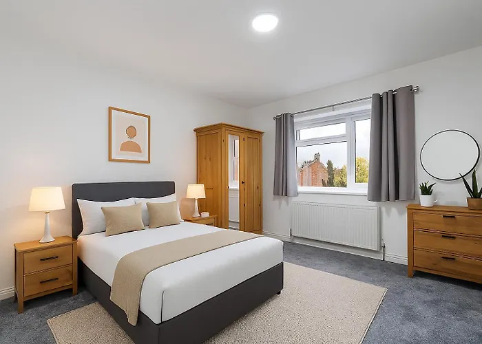 Newly Built 4-bed Semi-detached 2 Baths, Near Dom wakacyjny Manchester