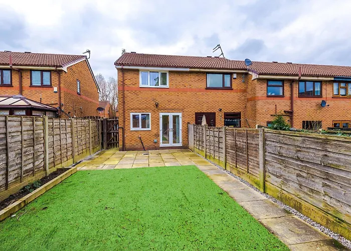 Holiday home Stylish 2br House For 4 In With Parking *