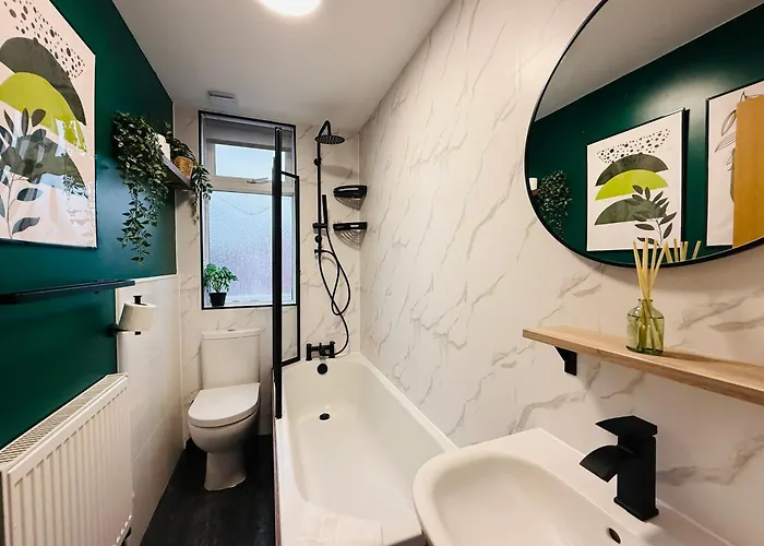 Сasa de vacaciones 3br House Near Old Trafford With Games Sleeps 8