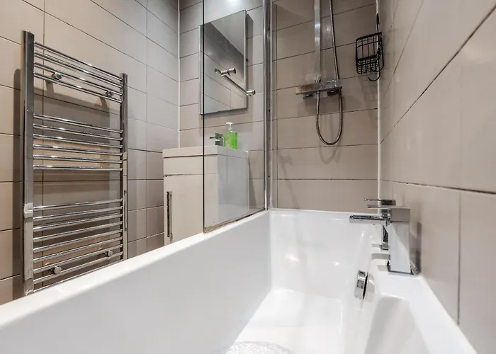 Modern Centre 3bd - Fire Pit - Free Parking *