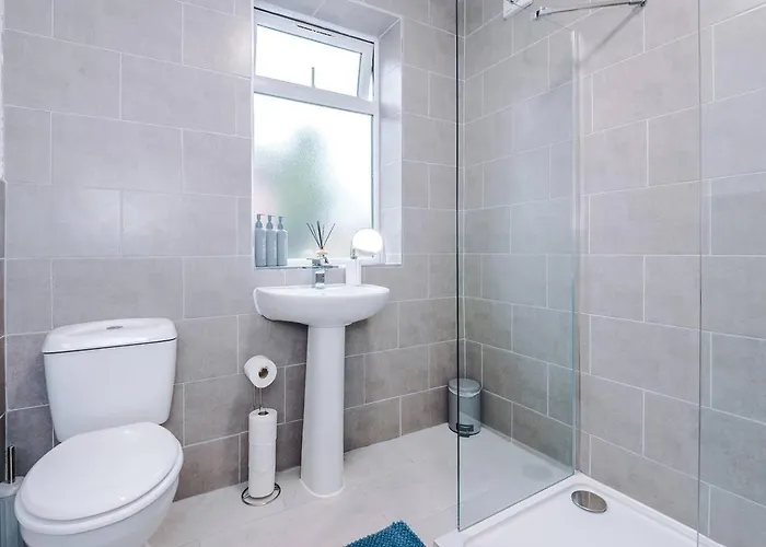 8min To Metrolink 20min To Etihad And Coop Live With Free Parking Holiday home