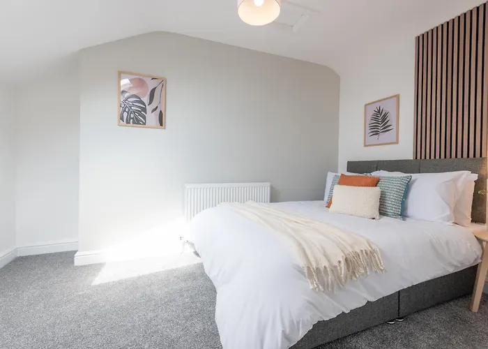 펜션 Comfort & Style In Salford - Sleeps 8