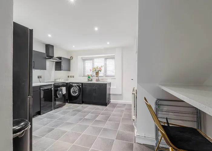 Дом отдыха Modern Centre 3bd - Fire Pit - Free Parking Манчестер