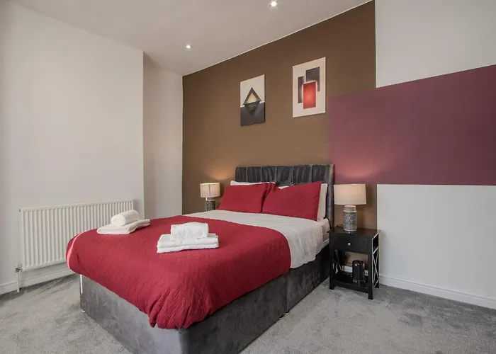 Сasa de vacaciones Modern & Spacious 4-bedroom Home, Family & Contractor Friendly, Mánchester