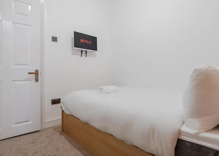 Сasa de vacaciones Exotic 4bd, Etihad, Coop Arena - Tv In And Outdoor Dining