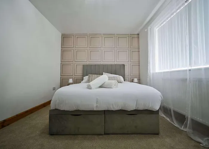 Elegant With Hot Tub *