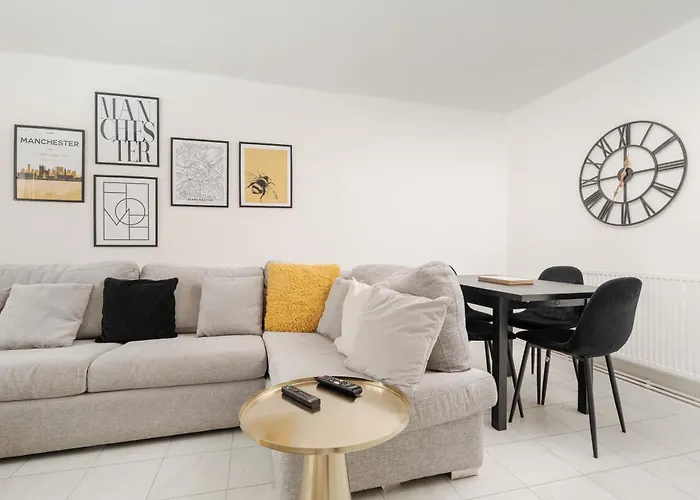 Modern Centre 3bd - Fire Pit - Free Parking *