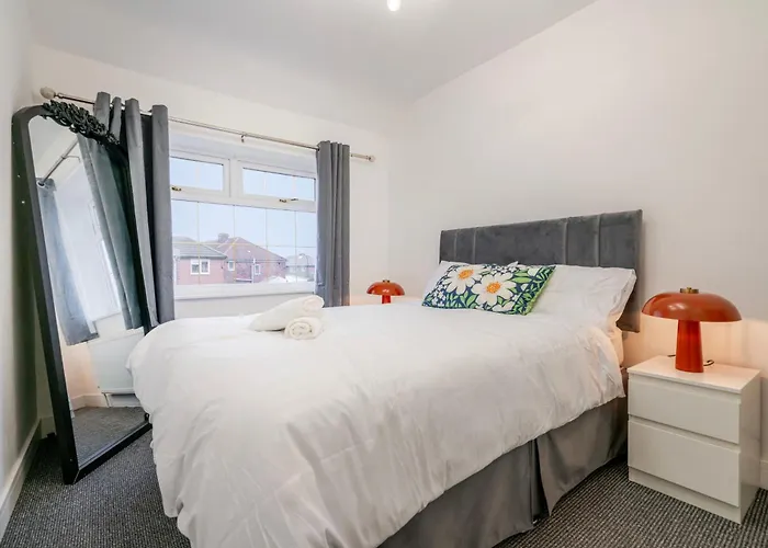 4 Bedroom Serviced House Ideal For Business & Long Term With Free Parking * Манчестер