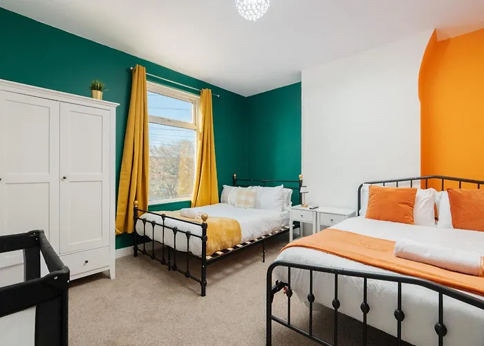 Сasa de vacaciones Exotic 4bd, Etihad, Coop Arena - Tv In And Outdoor Dining Mánchester