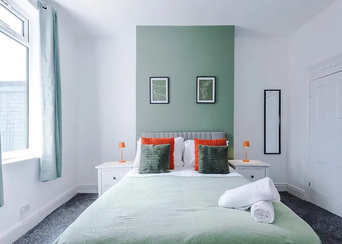 Spacious 3 Bed In By 53 Degrees Property, Perfect For Group Stays, Sleeps 8 With Free Parking! マンチェスター