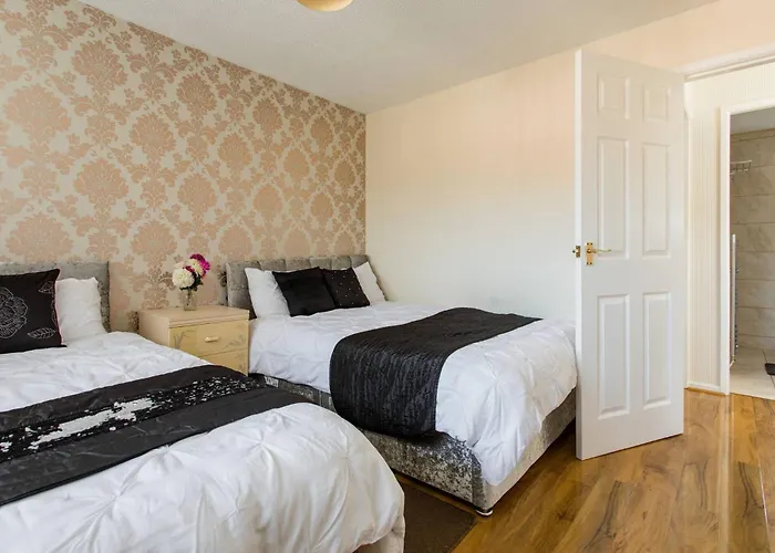 Dom wakacyjny 2 Bedroom Eith 3 Beds Sofa Bed Near Stadium *