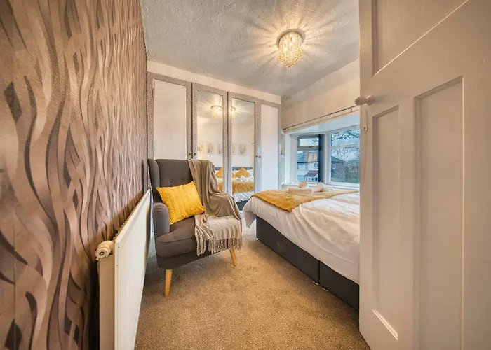 3 Bedrooms Sleeps 7 Free Parking Manchester