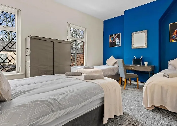 Premium Failsworth - Sleeps Up To 14! بيت للعطل مانشستر