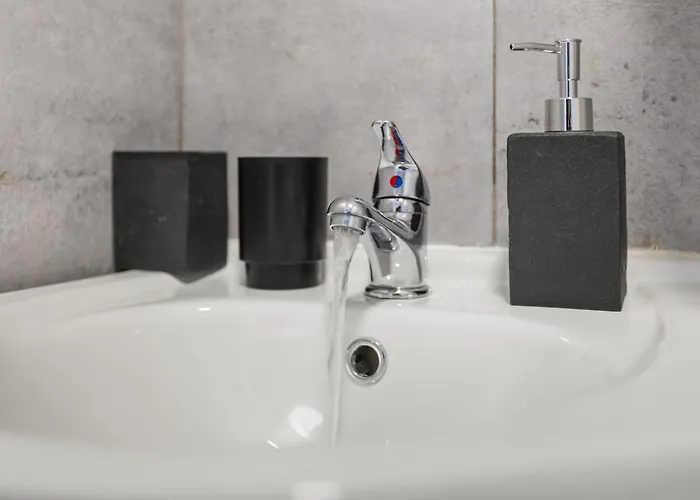 Σπίτι διακοπών 2 Bedroom 5 Beds House 10 Minutes Away From Centre And Hospitals On Street Parking ,great For Long Term Contractors And Hospital Workers *