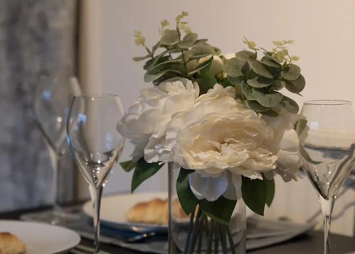 Luxury Group - - Sleeps 9 *