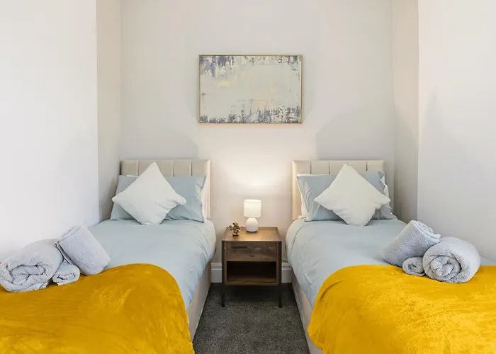 Manchester 2 Bedroom 5 Beds House 10 Minutes Away From City Centre And Hospitals On Street Parking ,Great For Long Term Stays Contractors And Hospital Workers Ferienhaus