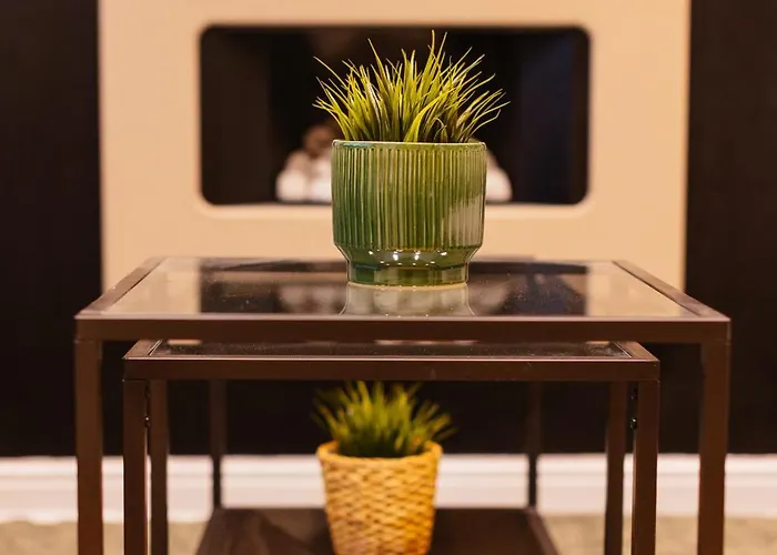 Dom wakacyjny 3 Bedroom House In Salford - Sleeps 6 Guests, Contractors, Groups, Families, Business, Leisure & Relocation Welcome, 15 Minutes From Centre, Fast Wi-fi, Smart Tv In Each Bedroom And Free Parking, Long & Short Welcome Manchester