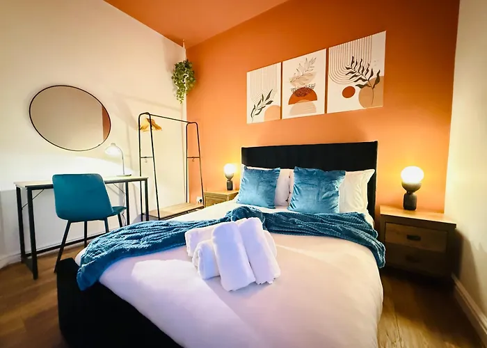 Сasa de vacaciones 3br House Near Old Trafford With Games Sleeps 8