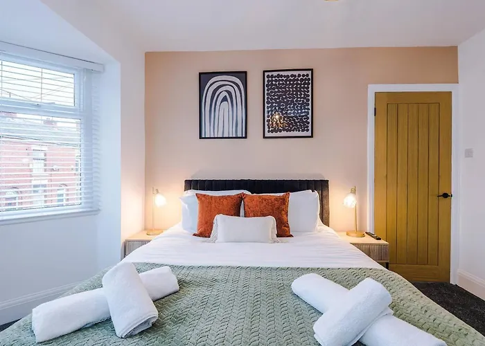 8min To Metrolink 20min To Etihad And Coop Live With Free Parking Holiday home *