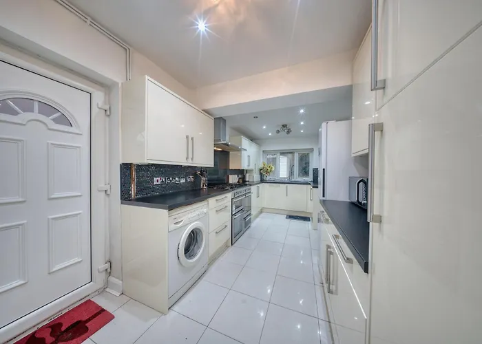 3 Bedrooms Sleeps 7 Free Parking 度假居