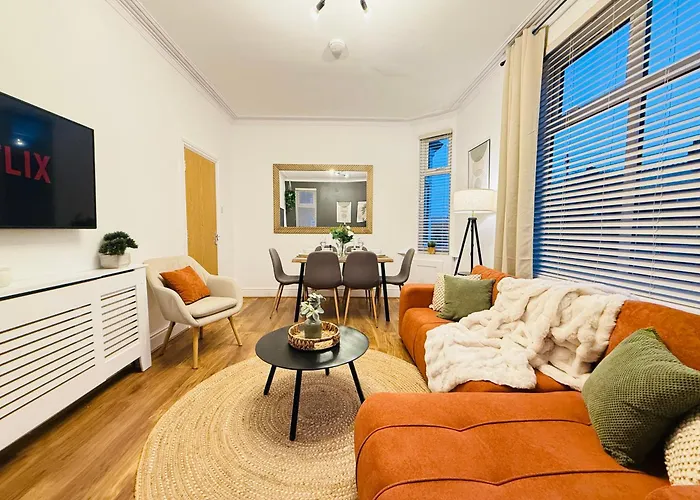 3br House Near Old Trafford With Games Sleeps 8 Сasa de vacaciones