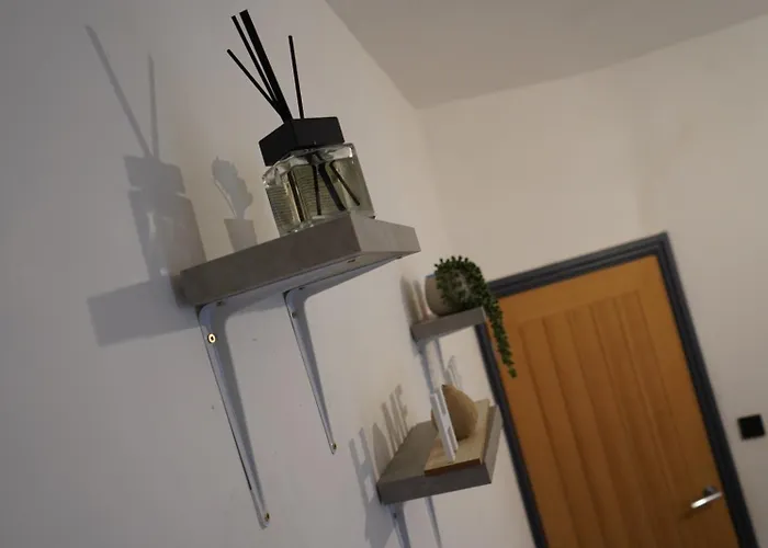 別荘 Spacious 3-bedroom Near Centre With Parking