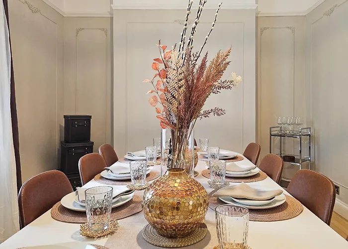 Massive And Stylish 5 Bed House - Sleeps 13 - Free Parking