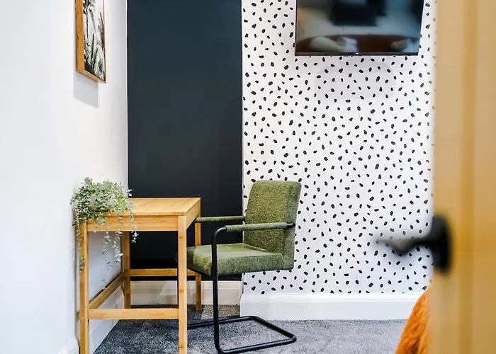 8min To Metrolink 20min To Etihad And Coop Live With Free Parking *